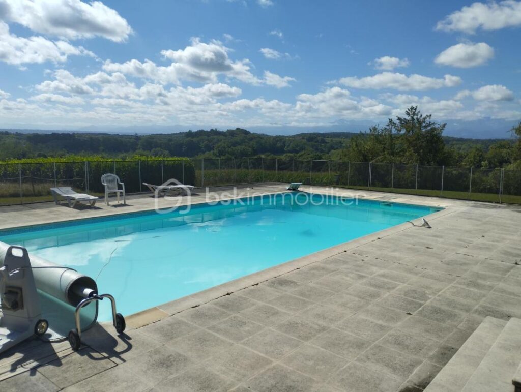 Domaine de charme sur les côteaux Est de Tarbes – NR pièces – NR chambres – 720 m²