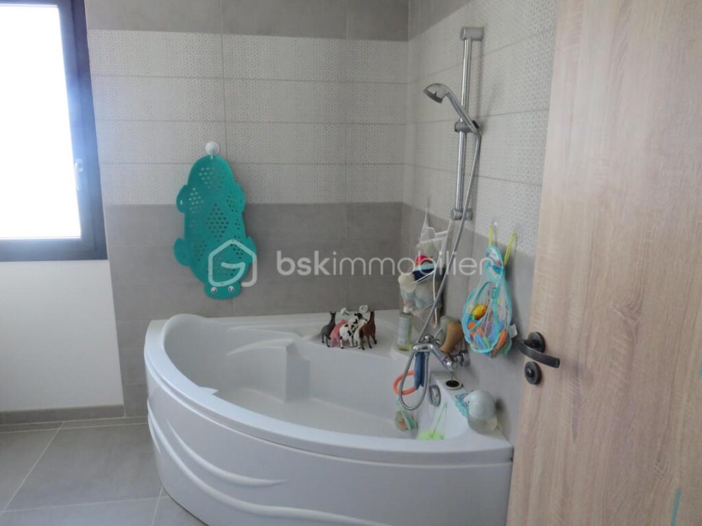 Maison plain-pied récente de 135 m² dans un cadre idyllique du Bas-Armagnac, RT 2012 sous garantie décennale – 4 pièces – 3 chambres – 135 m²