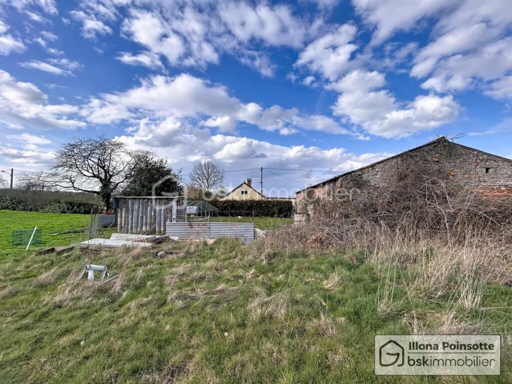 Maison avec dépendances et 1 hectare de terrain – 5 pièces – 4 chambres – 100 m²