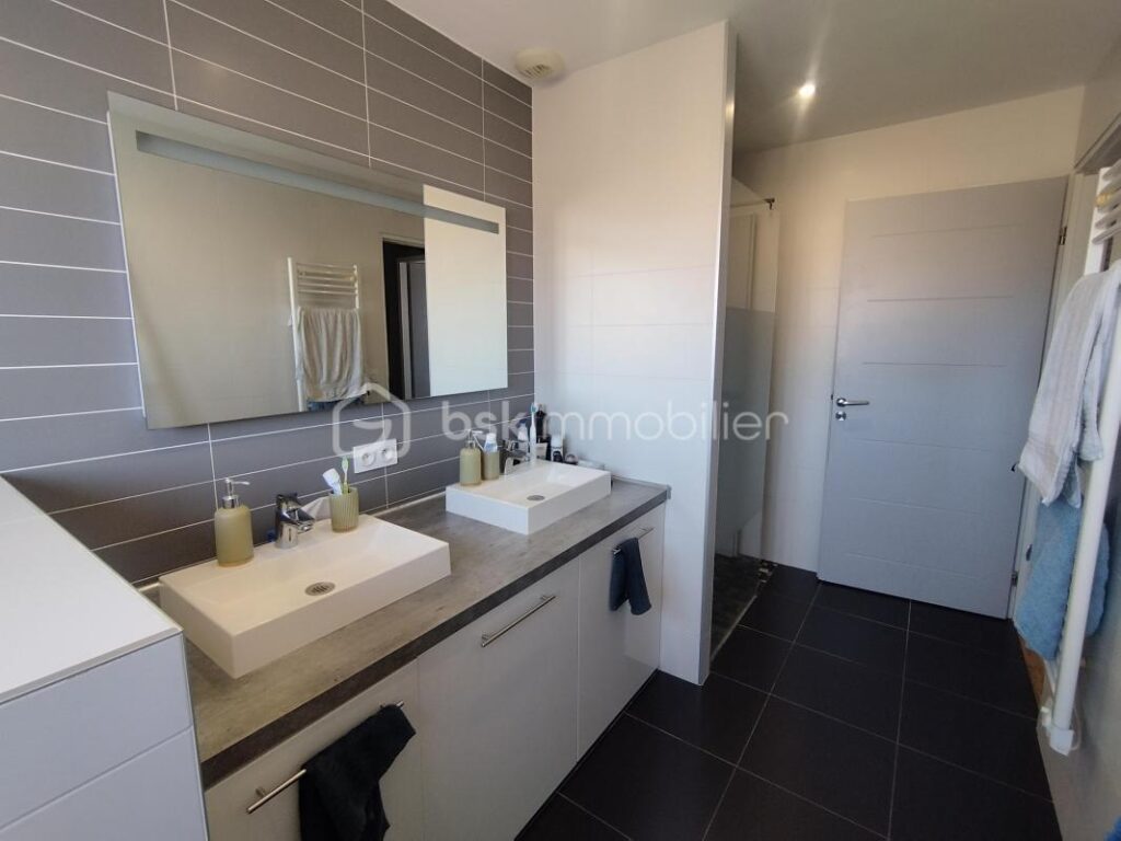 VILLA 3 FACES – 4 CHAMBRES – PISCINE – TOULOUGES – 5 pièces – 4 chambres – 119 m²