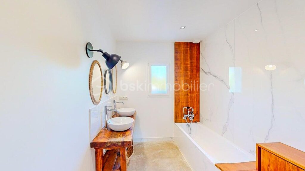 Maison de plain-pied de 2015 avec un T2 indépendant – 7 pièces – 4 chambres – 201 m²