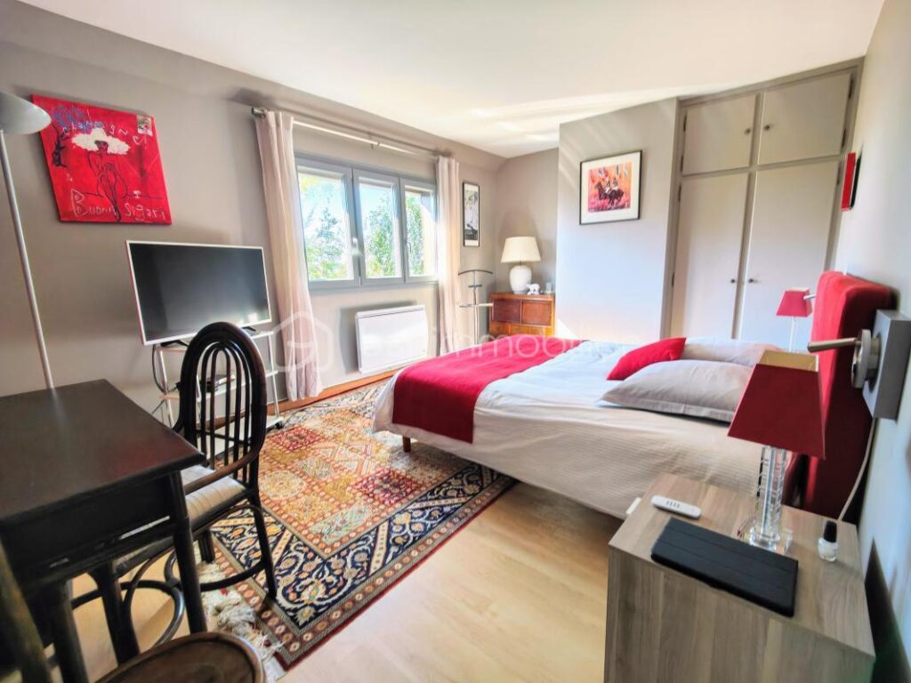 Plein centre, maison familiale av 5 ch sous-sol et jardin clos arboré ! – 8 pièces – 4 chambres – 180 m²