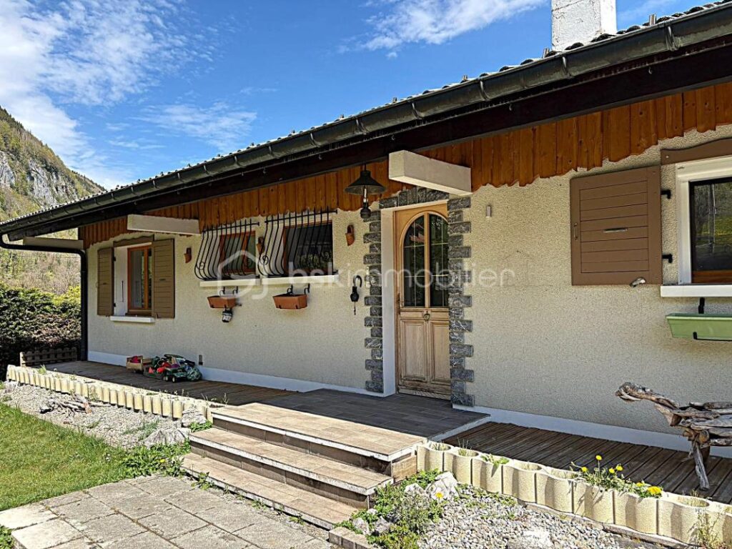 Invitation à l&rsquo;art de vivre au sein d&rsquo;un domaine entre ciel et montagnes ! – 7 pièces – 5 chambres – 134 m²