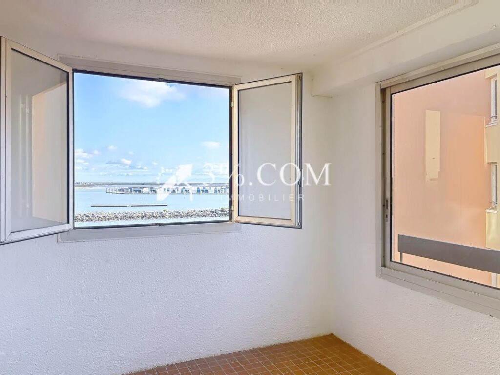 Appartement T2- belle vue sur le Port & les bateaux – parkin – 3 pièces – 1 chambre – 43 m²