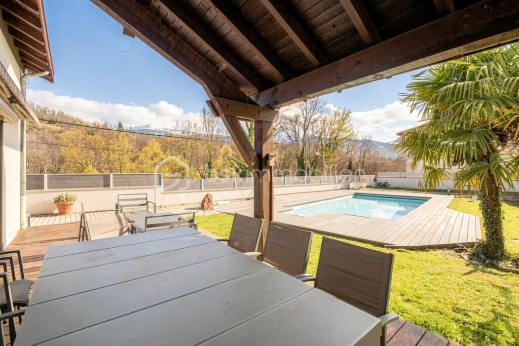 Propriété haut de gamme avec piscine & vue dégagée – 264 m² Brié et Angonnes – 8 pièces – 4 chambres – 274 m²