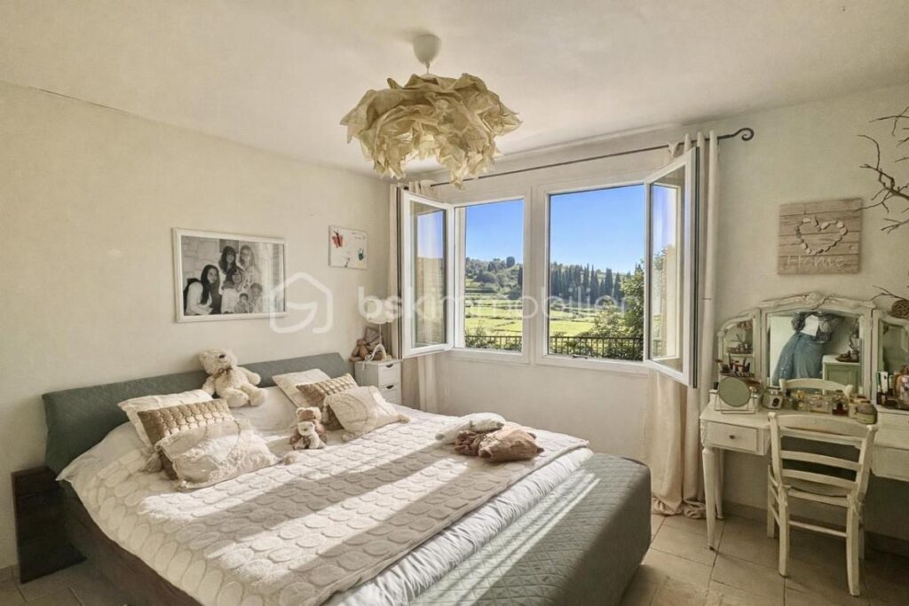 VENTE FAYENCE MAISON PLAIN-PIED 4 CHAMBRES PISCINE – 5 pièces – 4 chambres – 100 m²