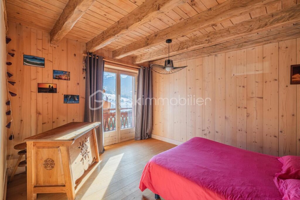 MEGEVE- CHALET FAMILIAL AU COEUR D’UN HAMEAU HISTORIQUE – 12 pièces – 7 chambres – 243 m²