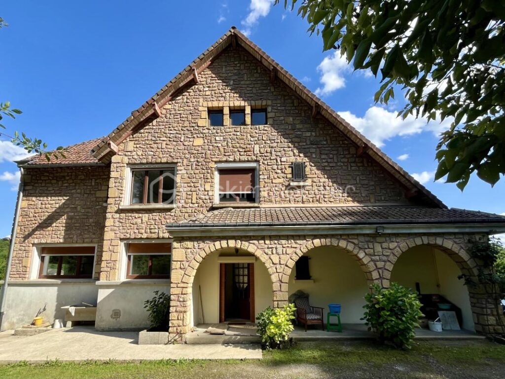 Maison d’architecte de 298 m² dans parc arboré de 7609 m² – 11 pièces – 7 chambres – 298 m²