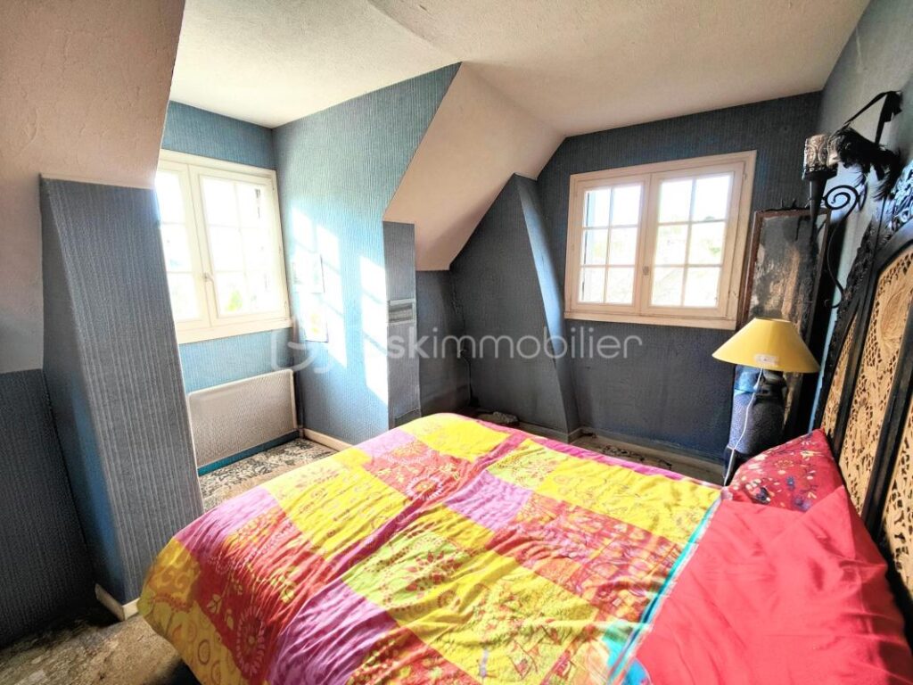 Belle maison familiale 5 ch dans un écrin boisé avec vue dégagée – 7 pièces – 5 chambres – 200 m²