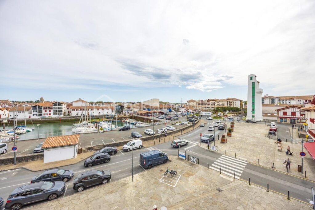 Duplex d’exception avec vue imprenable sur le port de Ciboure – 4 pièces – 2 chambres – 134 m²