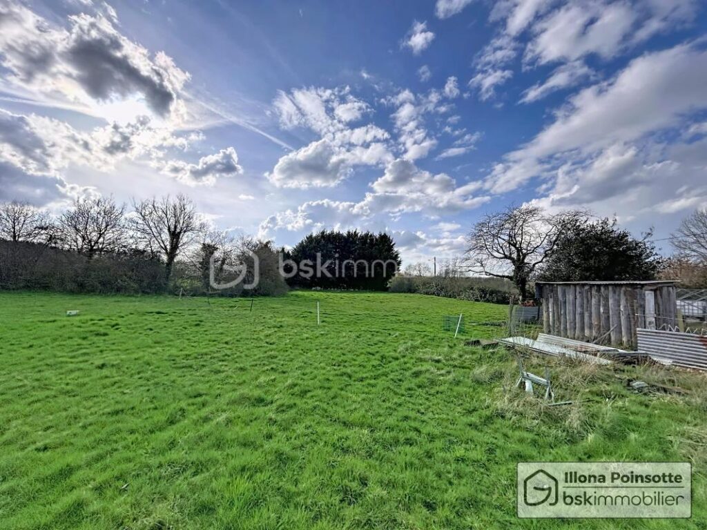 Maison avec dépendances et 1 hectare de terrain – 5 pièces – 4 chambres – 100 m²