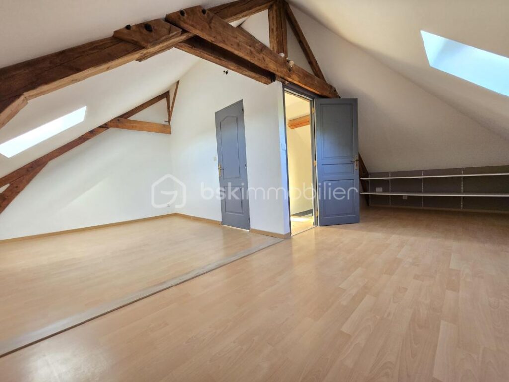 Magnifique Maison de village de 133m² à Saint Léger des Vignes – 6 pièces – 5 chambres – 133 m²