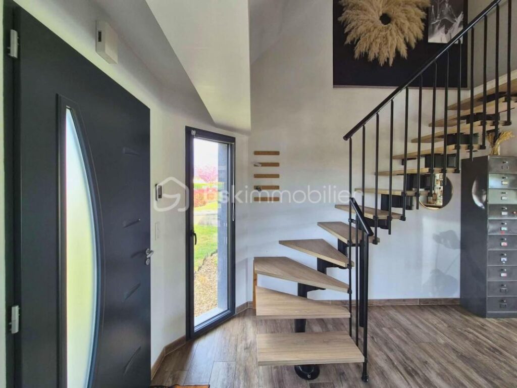 Exclusivité Maison contemporaine de 2018 – 154 m² – DPE A – Plain pied et Suite parentale – Terrain 1 139 m² – Garage – 6 pièces – 5 chambres – 154 m²