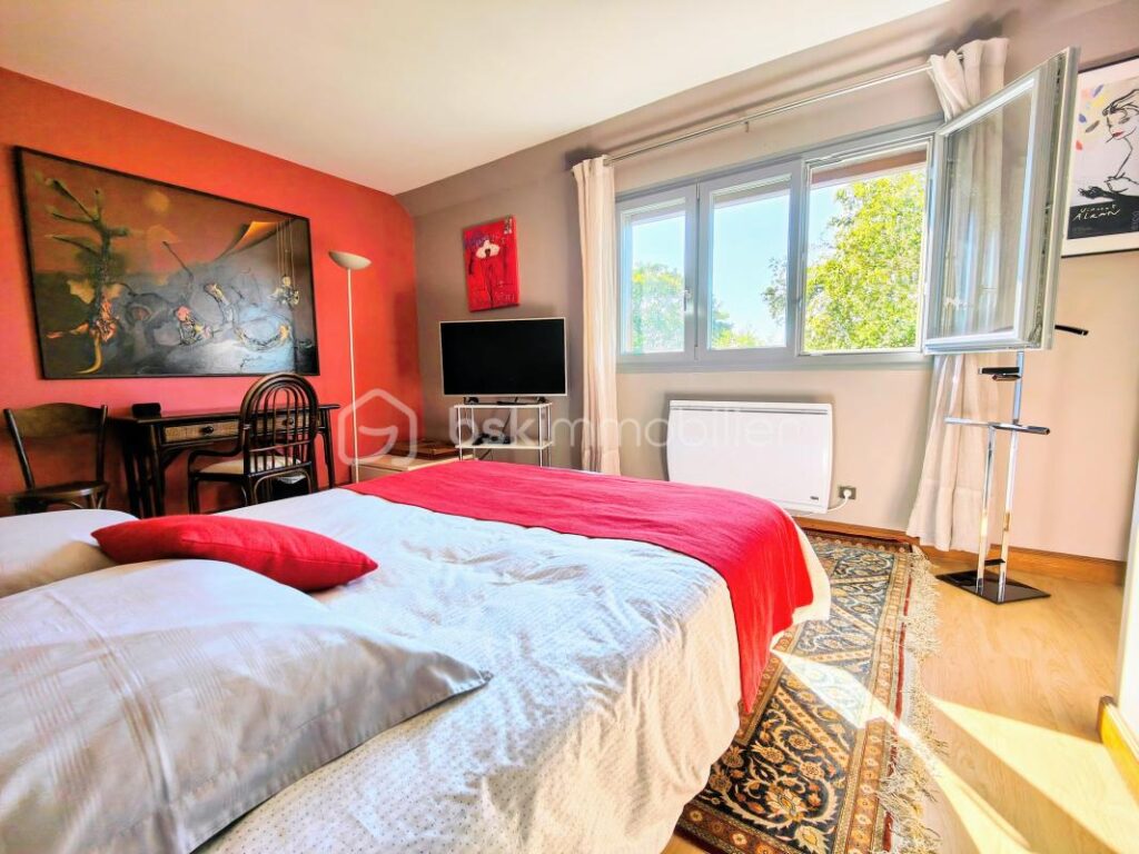 Plein centre, maison familiale av 5 ch sous-sol et jardin clos arboré ! – 8 pièces – 4 chambres – 180 m²