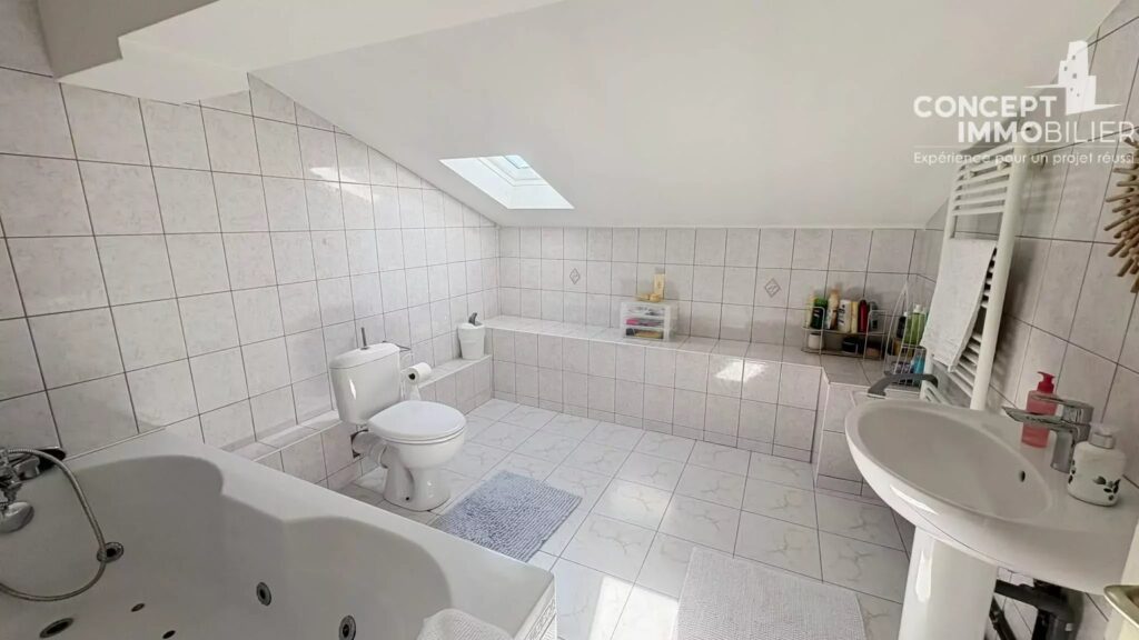 Immeuble à vendre Uckange – 8 pièces – 5 chambres – 202 m²