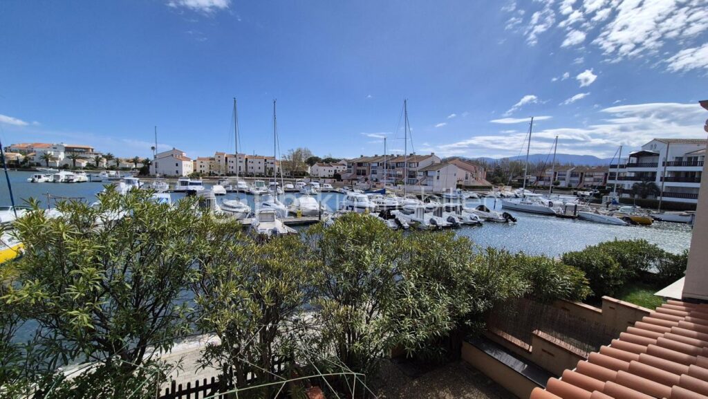 A VENDRE APPARTEMENT STUDIO CABINE DE 26M² A SAINT CYPRIEN PLAGE – LES CAPELLANS – PARKING PRIVE – PISCINE – PROCHE DE LA PLAGE ET DES COMMERCES – 1 pièce – NR chambres – 26 m²