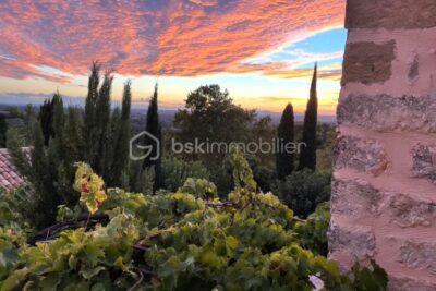 TRES BELLE MAISON DE VILLAGE AVEC JARDIN SANS VIS A VIS – 6 pièces – 4 chambres – 180 m²