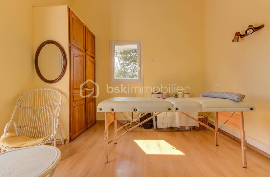 Vue panoramique 180° – Position dominante – À 15 min de Montélimar – 6 pièces – 4 chambres – 194 m²