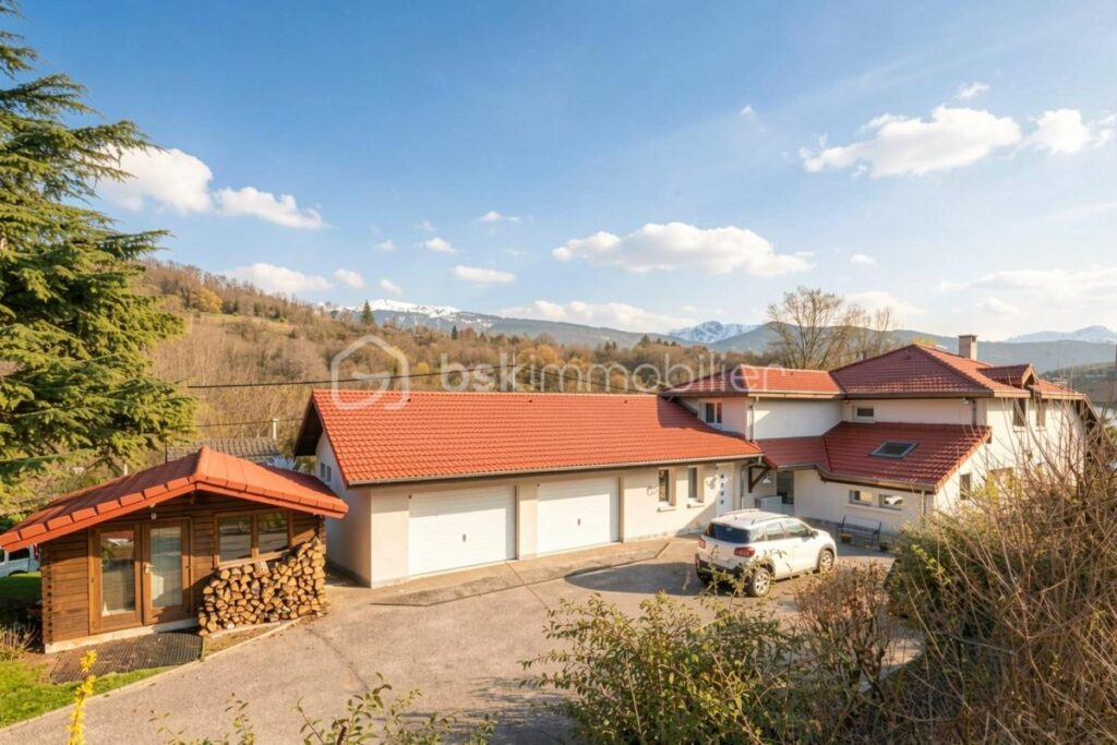 Propriété haut de gamme avec piscine & vue dégagée – 264 m² Brié et Angonnes – 8 pièces – 4 chambres – 274 m²