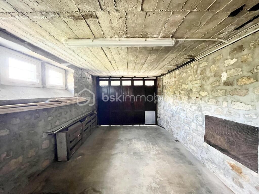 Maison d’architecte de 298 m² dans parc arboré de 7609 m² – 11 pièces – 7 chambres – 298 m²