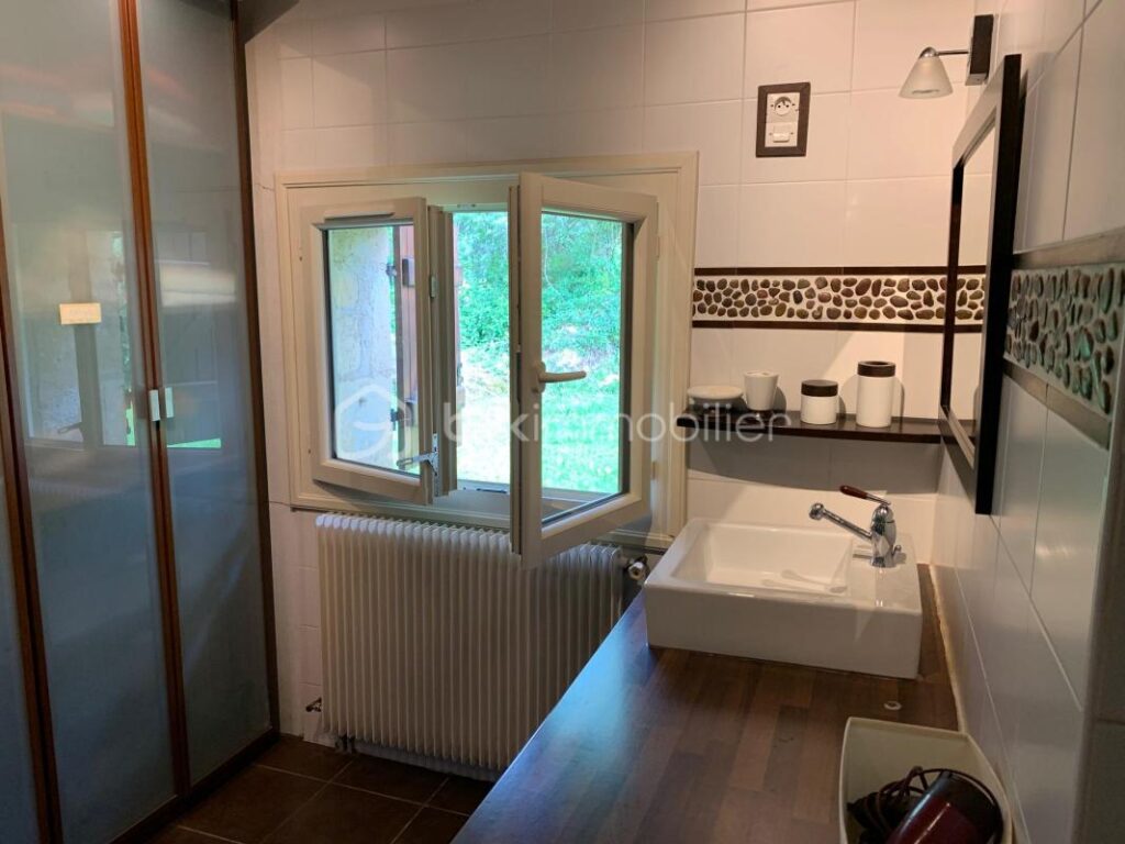 Propriété de 2 belles maisons de style Périgourdin avec piscine – 10 pièces – 6 chambres – 240 m²