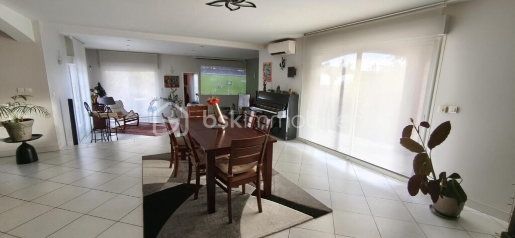 PROPRIÉTÉ D’EXCEPTION À TOULOUSE | 245 m² | TERRAIN DE 1000 M2 | PRESTATIONS HAUT DE GAMME – 9 pièces – 5 chambres – 245 m²