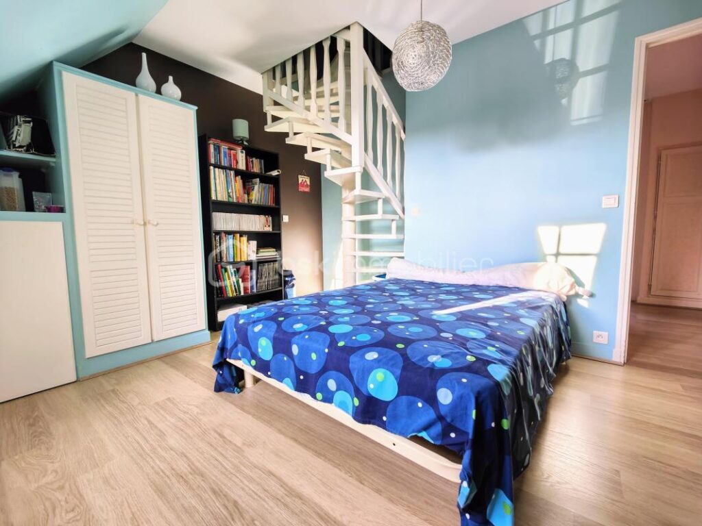Au calme, grande maison familiale 6 ch av jardin clos arboré, terrasse et piscine couverte – 15 pièces – 6 chambres – 390 m²