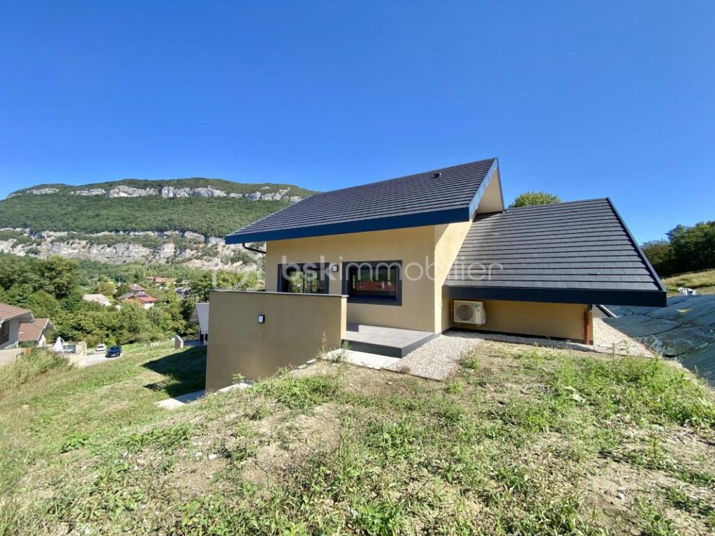 Magnifique maison 5 pièces sur 1088m2 de terrain à l&rsquo;entrée de Sillingy – 5 pièces – 4 chambres – 154 m²