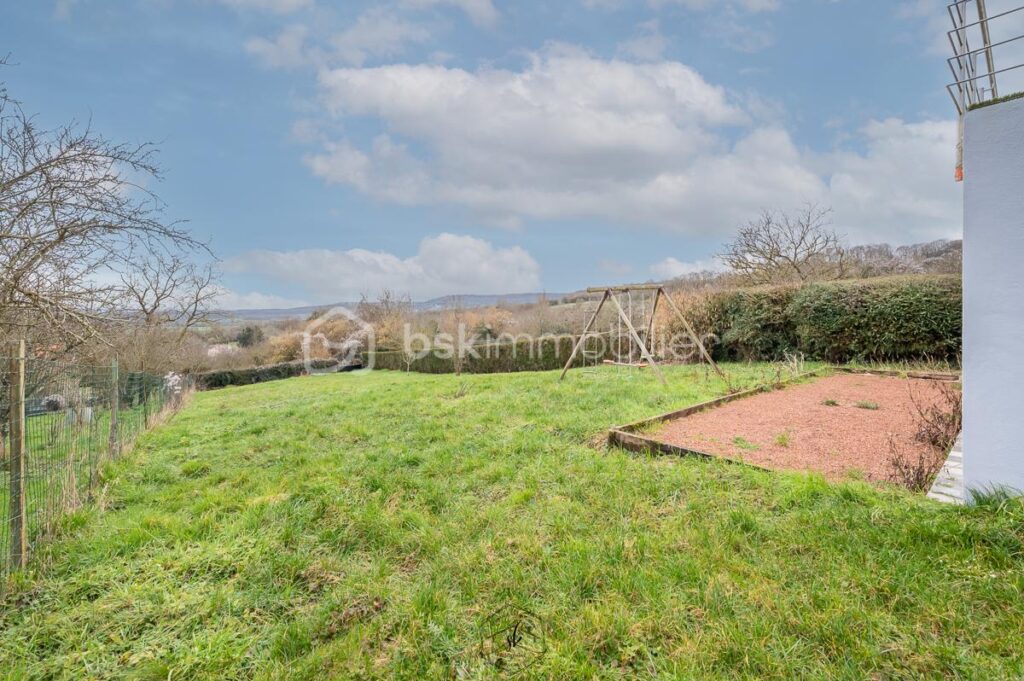 🏡 Maison 166 m² avec piscine et vue dégagée – Fèves – 8 pièces – 4 chambres – 166 m²