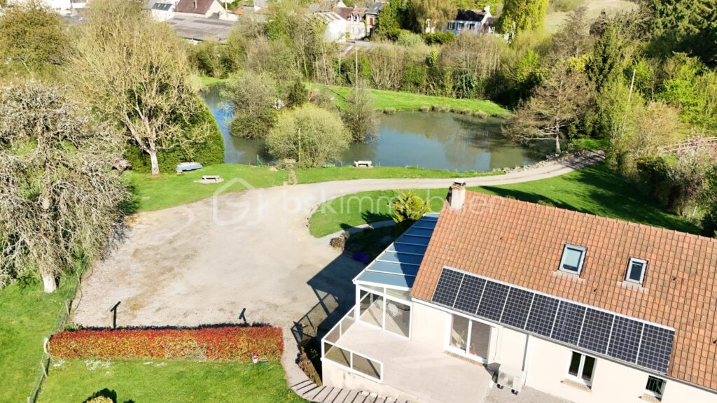 Maison de 152m2 avec sous sol , étang et terrain d’environ 9000m2 – 6 pièces – 4 chambres – 152 m²