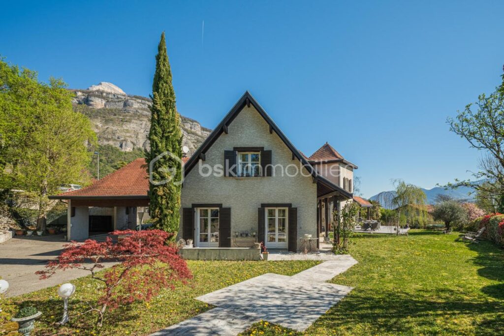 ***EXCLUSIVITÉ À BERNIN : LA VILLA FAMILIALE 7 PIECES PAR EXCELLENCE – ÉLÉGANCE & PANORAMA – 7 pièces – 4 chambres – 213 m²