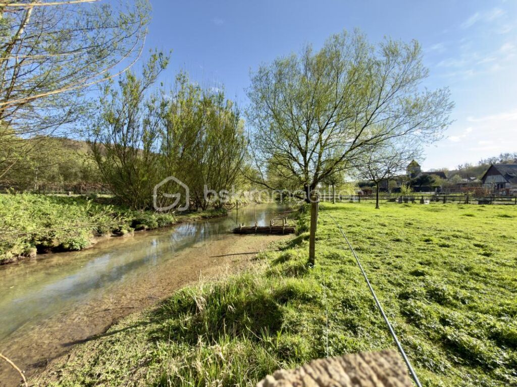 🏡 Maison pleine de charme 160 m² avec terrain exceptionnel de 5 500 m² – Rives-en-Seine – 8 pièces – 5 chambres – 160 m²