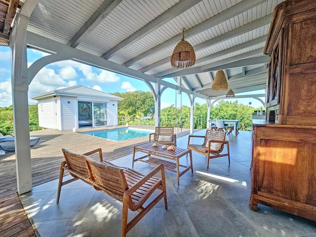 Maison contemporaine avec piscine et résiduel de construction – 4 pièces – 3 chambres – 119 m²