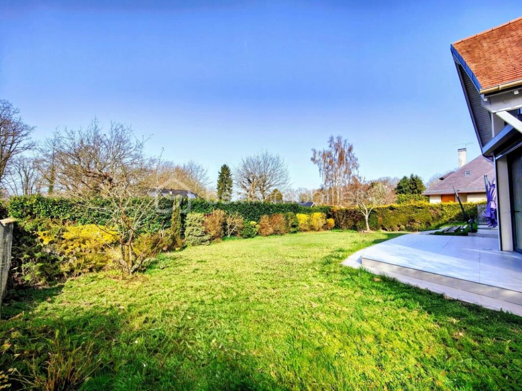 Maison contemporaine charmante et spacieuse à Jouars-Pontchartrain – 8 pièces – 3 chambres – 233 m²