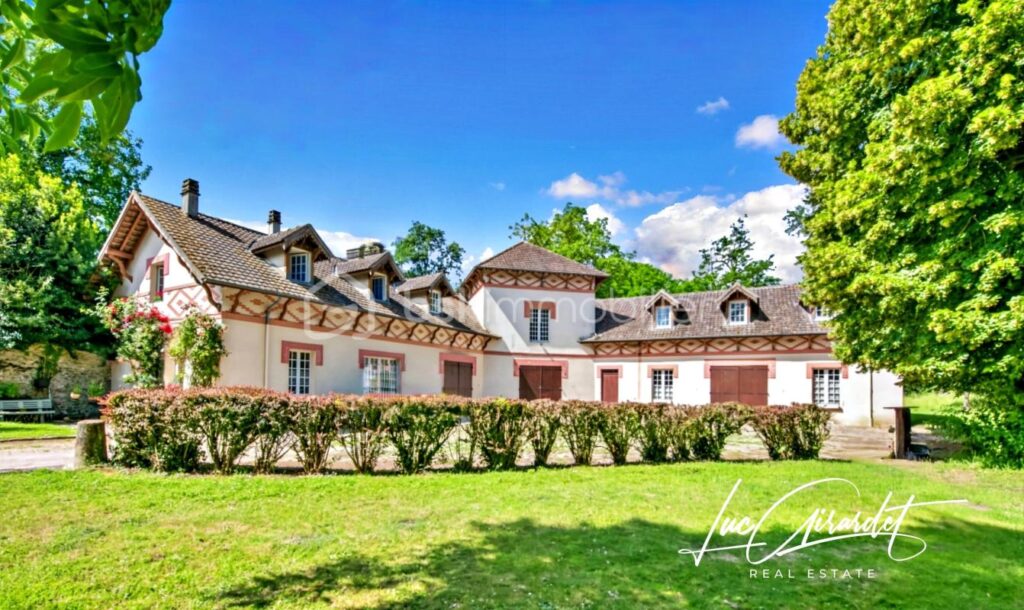Château d’exception époque Napoléon III à réinventer avec parc et dépendances (Proche de Coulommiers (77120) – 15 pièces – 12 chambres – 750 m²
