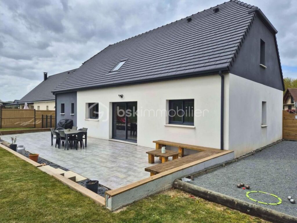 Exclusivité Maison contemporaine de 2018 – 154 m² – DPE A – Plain pied et Suite parentale – Terrain 1 139 m² – Garage – 6 pièces – 5 chambres – 154 m²