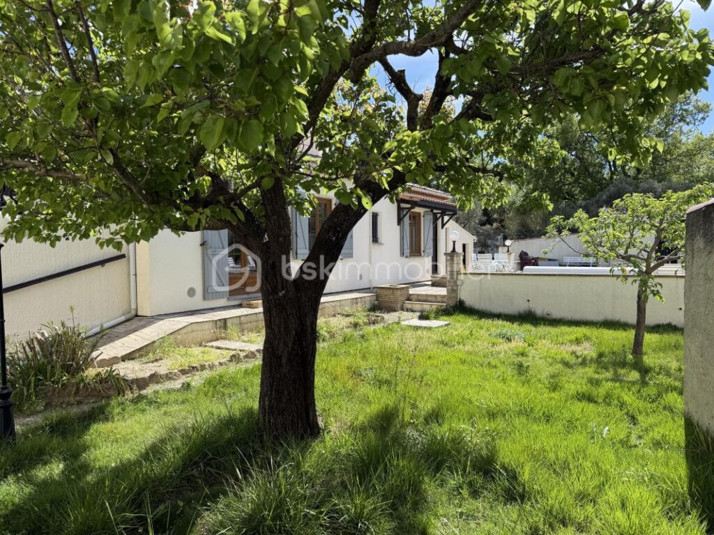 Propriété d&rsquo;Exception – Quartier Résidentiel de PÉLISSANNE (DEPT13) – Villa Type 8 – 170 m2 – Terrain Arboré,Sécurisé – 1500M2 – Piscine- – 3 Garages – 8 pièces – 6 chambres – 170 m²