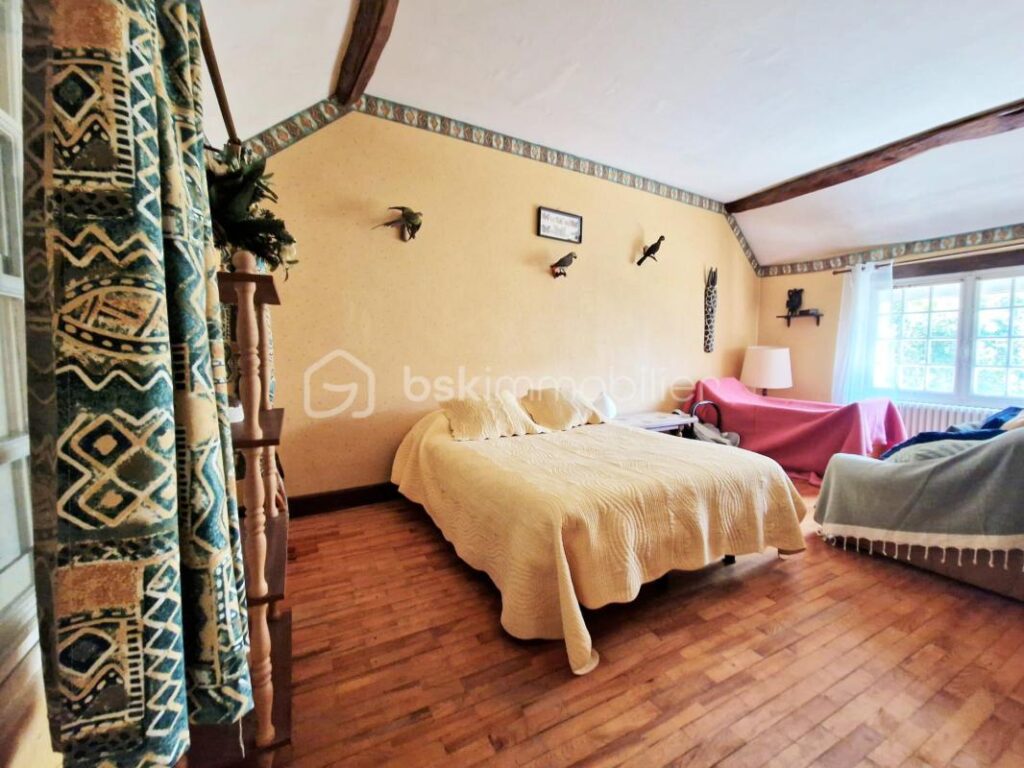 Magnifique propriété avec jardin arboré, au calme et sans vis-à-vis ! – 11 pièces – 7 chambres – 381 m²