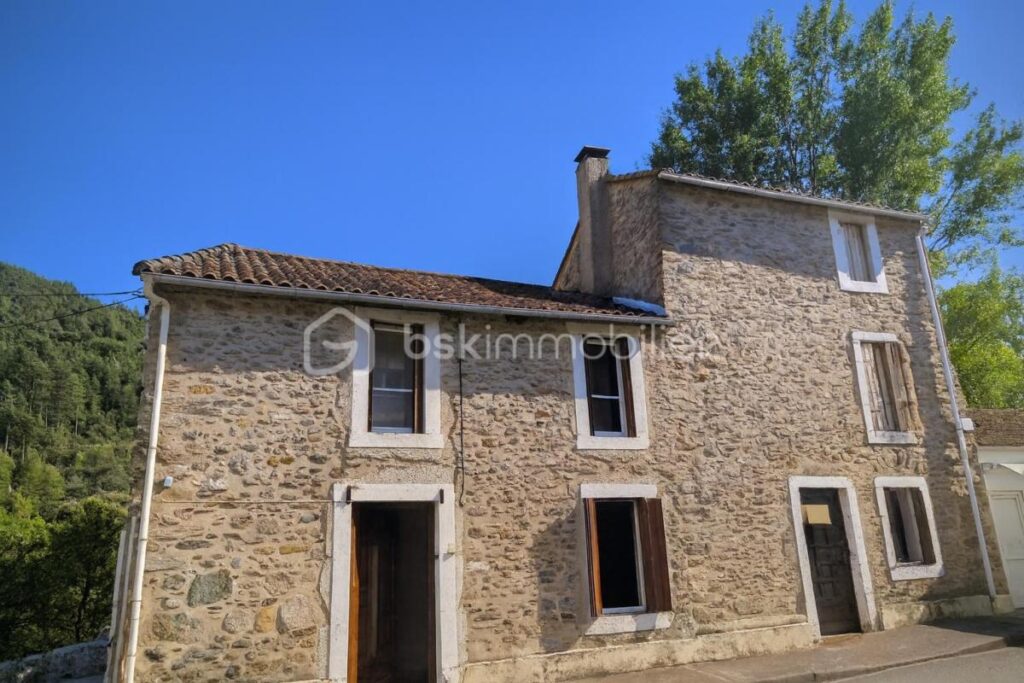 🏡 Maison de village 120 m² – Atypique & pleine de charme – Jardin intimiste 🌿 – 6 pièces – 3 chambres – 120 m²