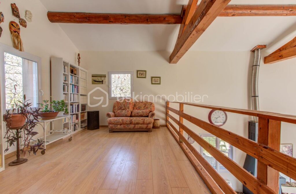 Vue panoramique 180° – Position dominante – À 15 min de Montélimar – 6 pièces – 4 chambres – 194 m²