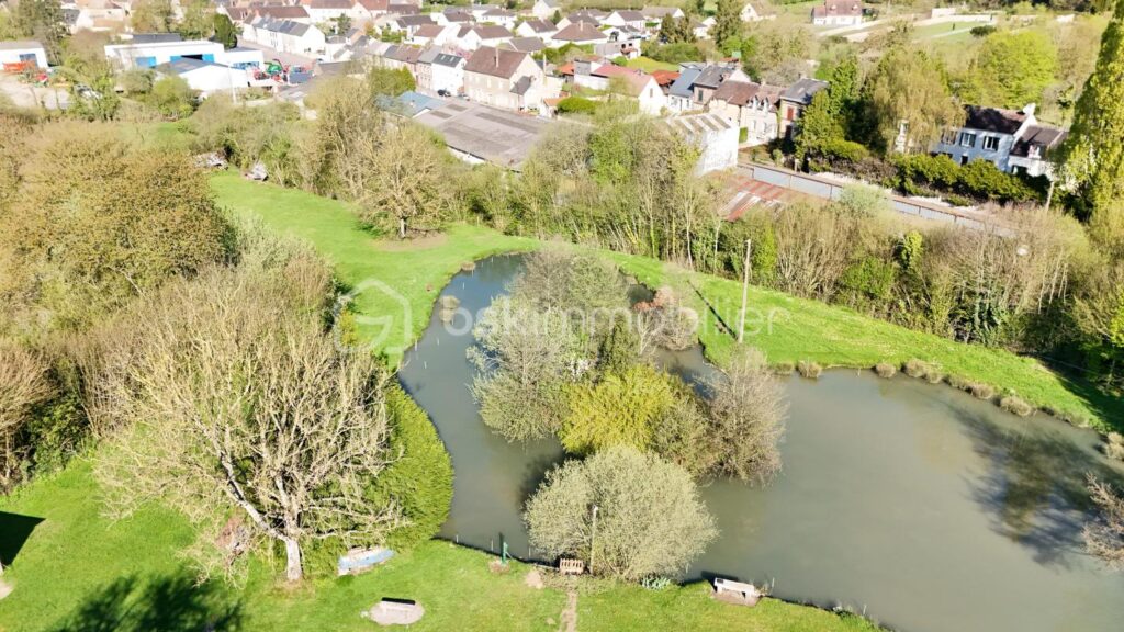 Maison de 152m2 avec sous sol , étang et terrain d’environ 9000m2 – 6 pièces – 4 chambres – 152 m²