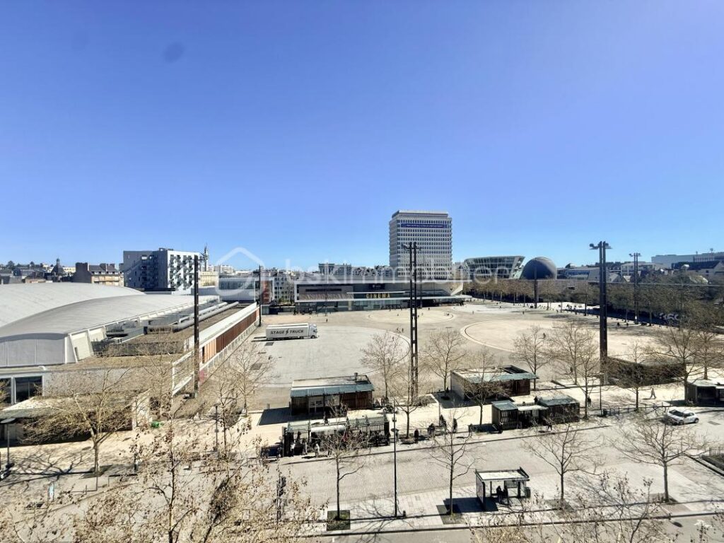 🏙️ Appartement 5 pièces – 86 m² – Centre-ville de Rennes VUE A 180° Au 6ᵉ étage avec ascenseur – 4 pièces – 2 chambres – 86 m²