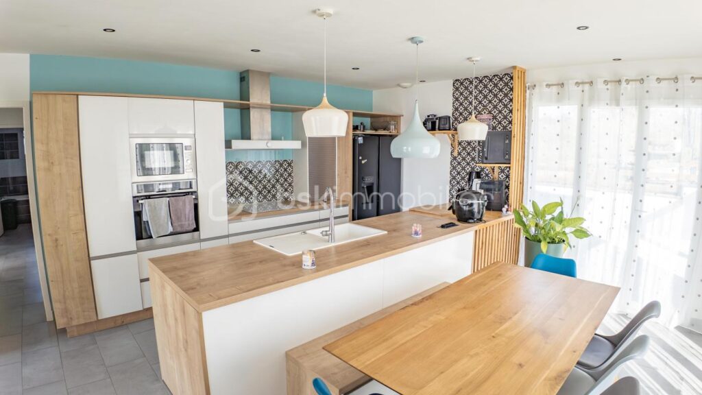 Maison traditionnelle récente avec vue idyllique benignoise – 4 pièces – 3 chambres – 98 m²