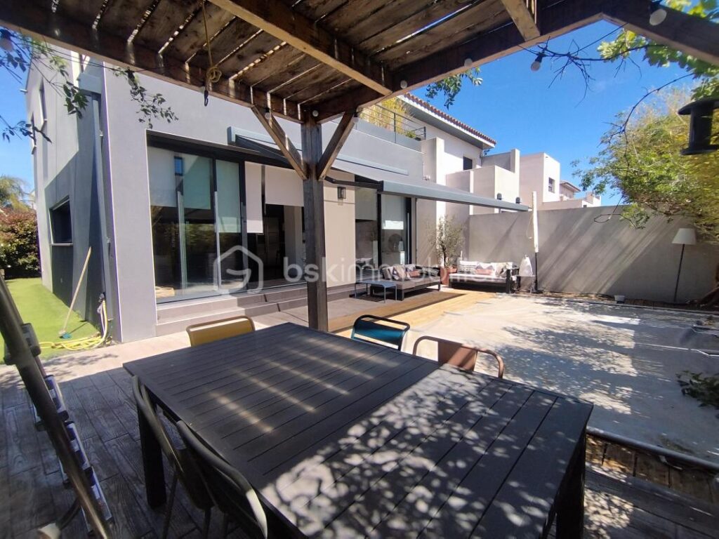 VILLA 3 FACES – 4 CHAMBRES – PISCINE – TOULOUGES – 5 pièces – 4 chambres – 119 m²