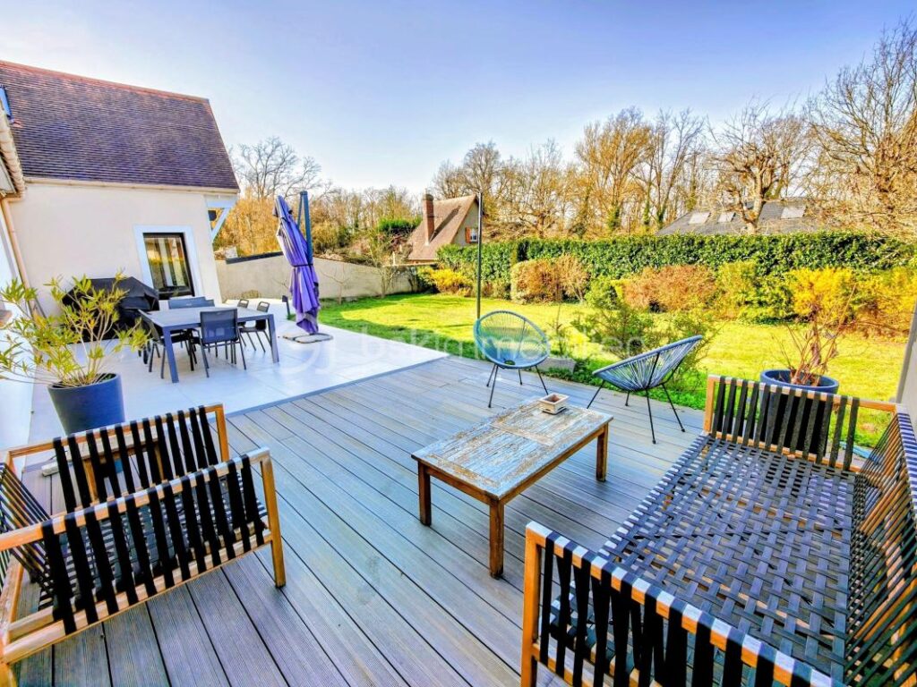 Maison contemporaine charmante et spacieuse à Jouars-Pontchartrain – 8 pièces – 3 chambres – 233 m²