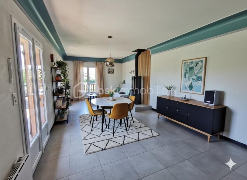 Grande maison familliale – propriété équestre – 6 pièces – 4 chambres – 128 m²