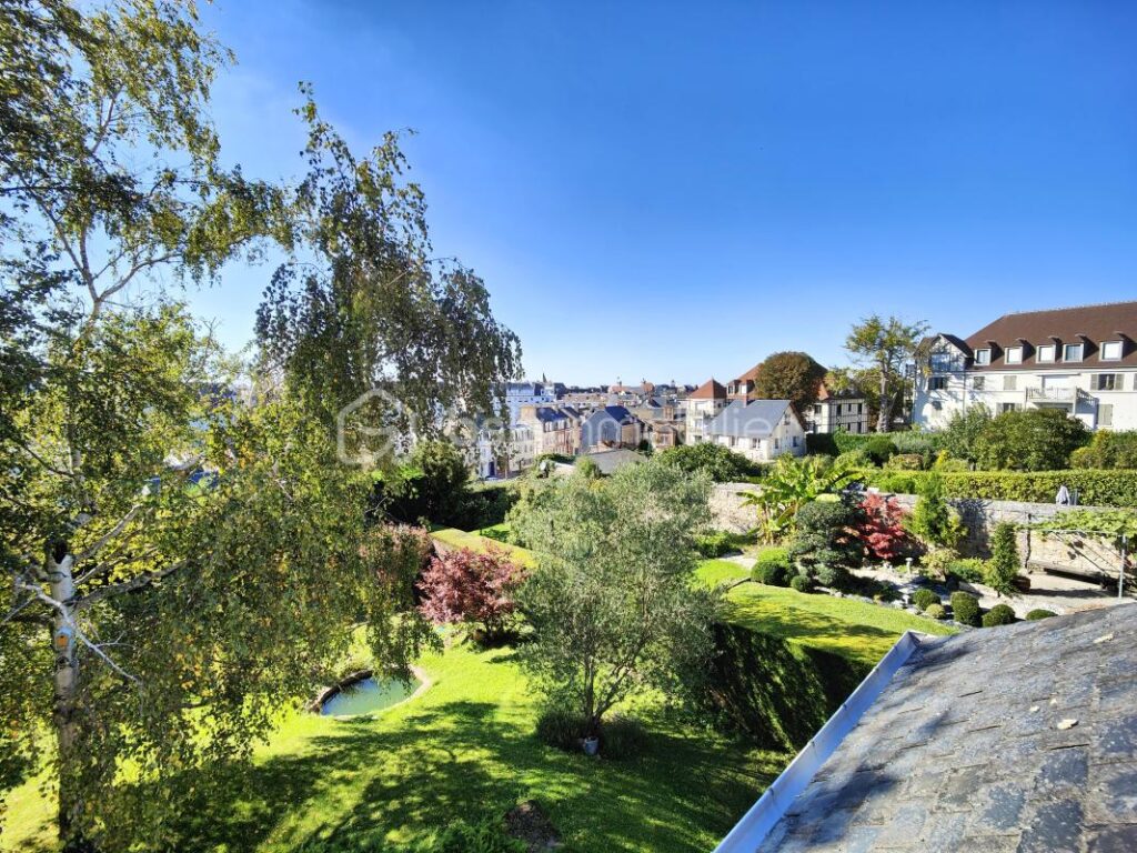 Plein centre, maison familiale av 5 ch sous-sol et jardin clos arboré ! – 8 pièces – 4 chambres – 180 m²