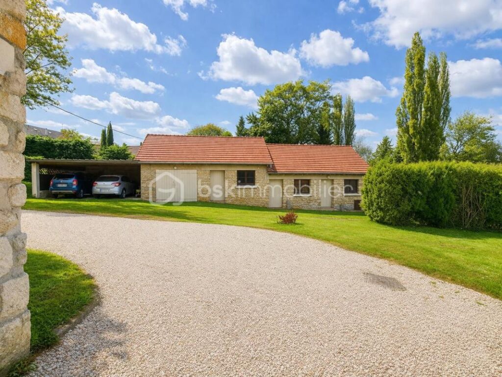 PROPRIETE DE CARACTETRE AVEC DEPENDANCE SUR ENVIRON 3750 M² DE TERRAIN DANS UN ENVIRONNEMENT CALME – 10 pièces – 7 chambres – 222 m²