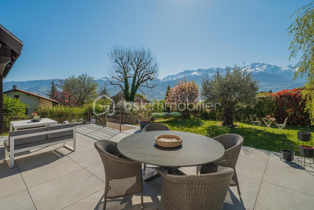 ***EXCLUSIVITÉ À BERNIN : LA VILLA FAMILIALE 7 PIECES PAR EXCELLENCE – ÉLÉGANCE & PANORAMA – 7 pièces – 4 chambres – 213 m²