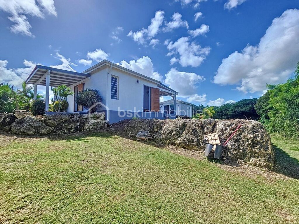 Maison contemporaine avec piscine et résiduel de construction – 4 pièces – 3 chambres – 119 m²